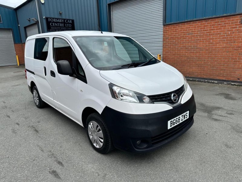 NISSAN NV200