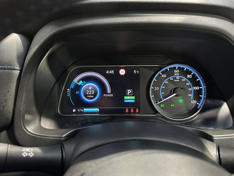 NISSAN LEAF