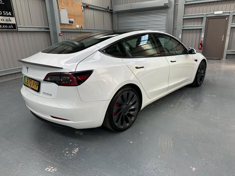 TESLA MODEL 3