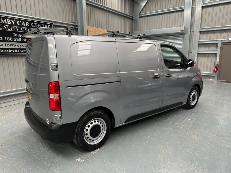 VAUXHALL VIVARO