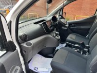 NISSAN E-NV200