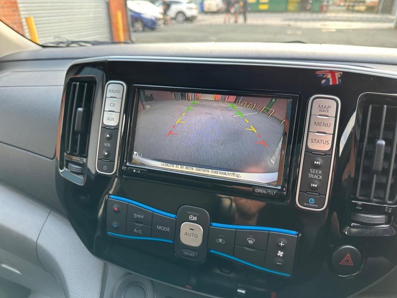 NISSAN E-NV200