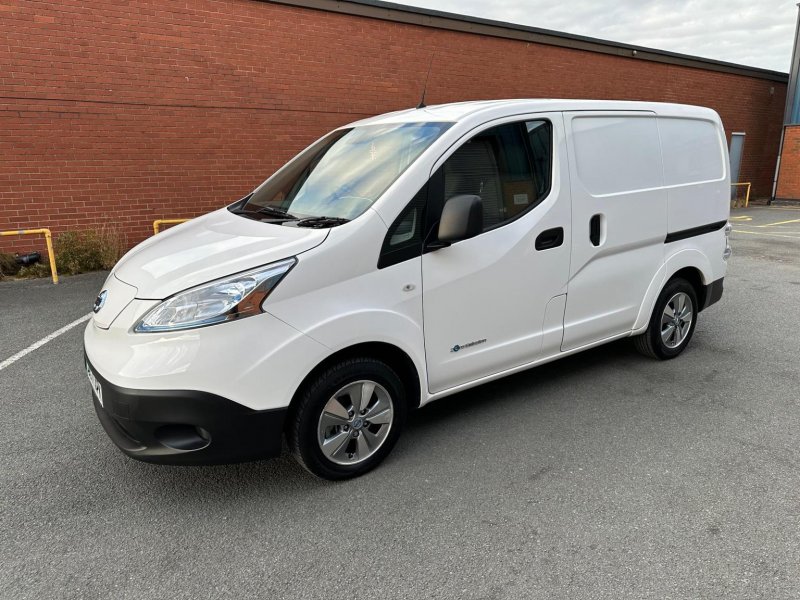 NISSAN E-NV200