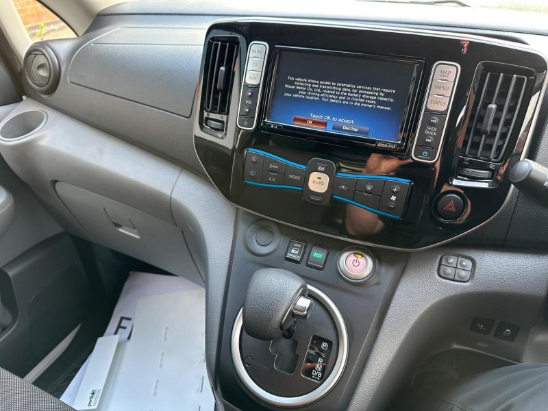 NISSAN E-NV200