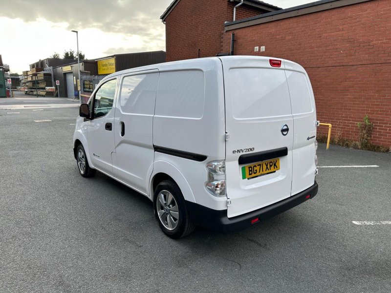 NISSAN E-NV200
