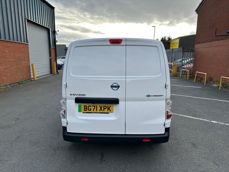 NISSAN E-NV200