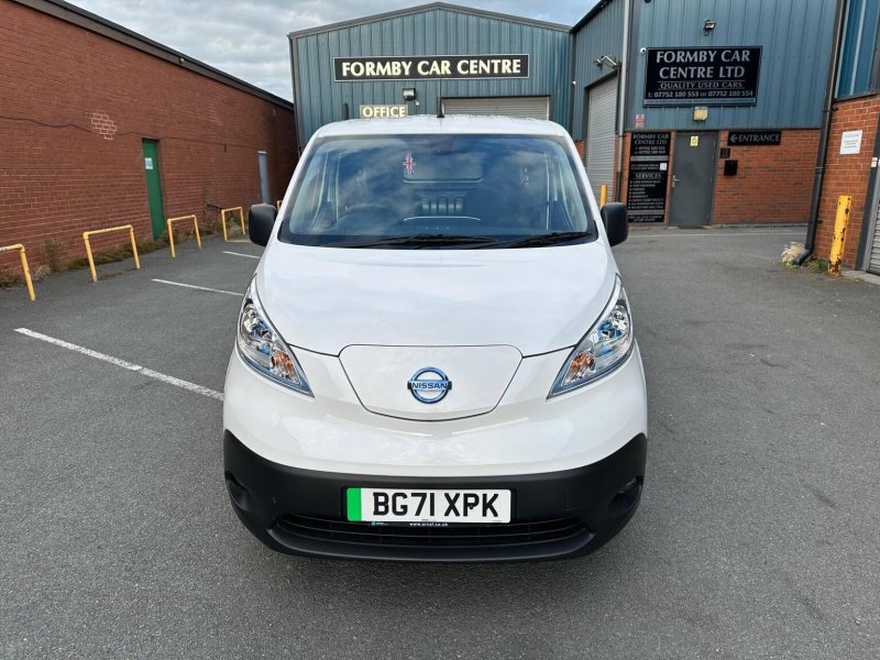 NISSAN E-NV200