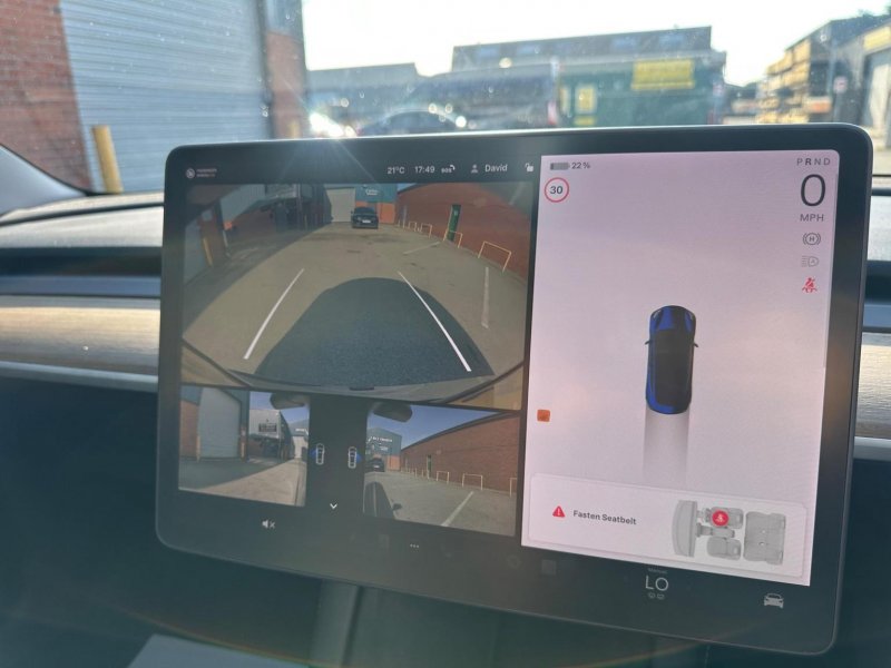 TESLA MODEL 3