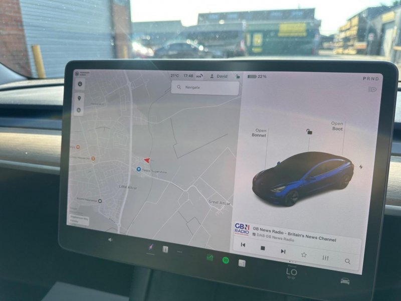 TESLA MODEL 3