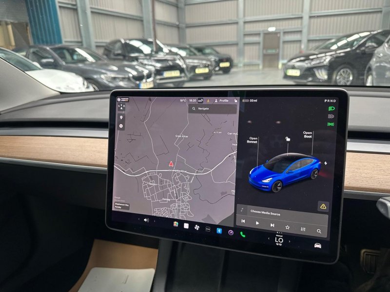 TESLA MODEL 3