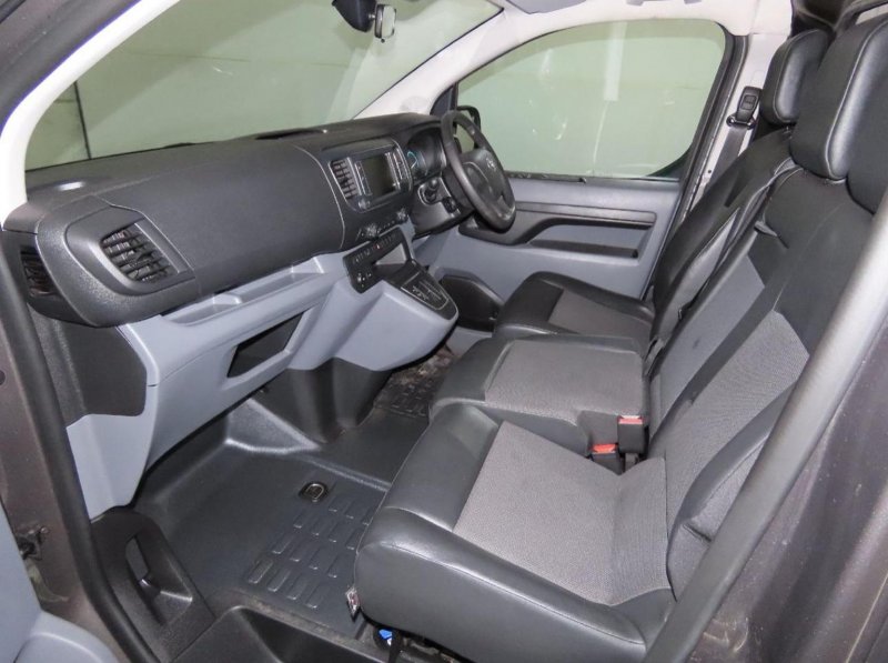 TOYOTA PROACE
