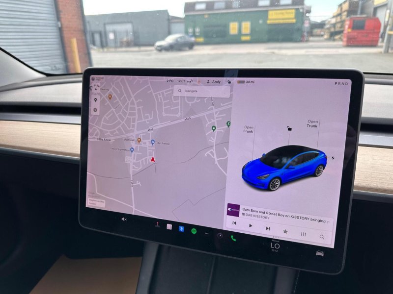 TESLA MODEL 3