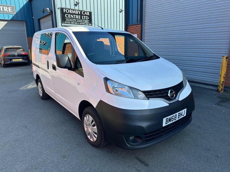 NISSAN NV200