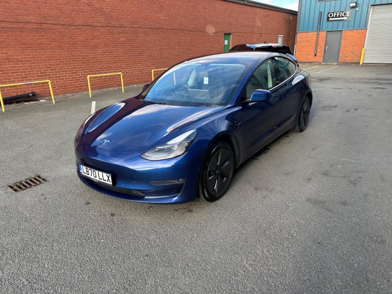 TESLA MODEL 3