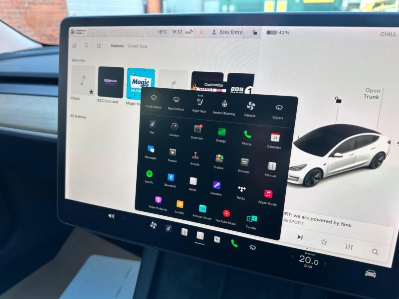 TESLA MODEL 3