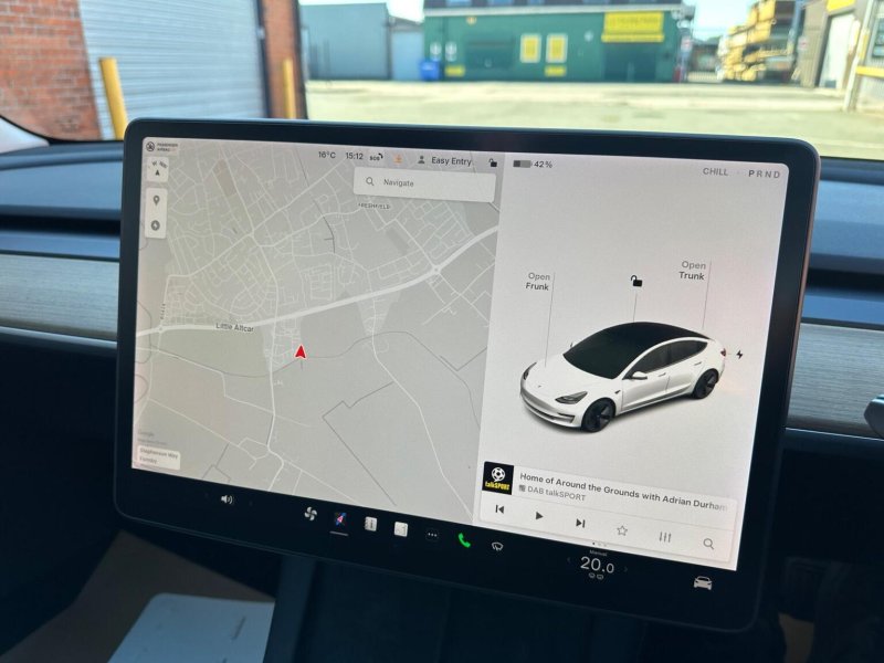 TESLA MODEL 3